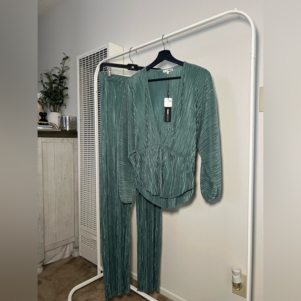 Elegant Green Women's Pants Set